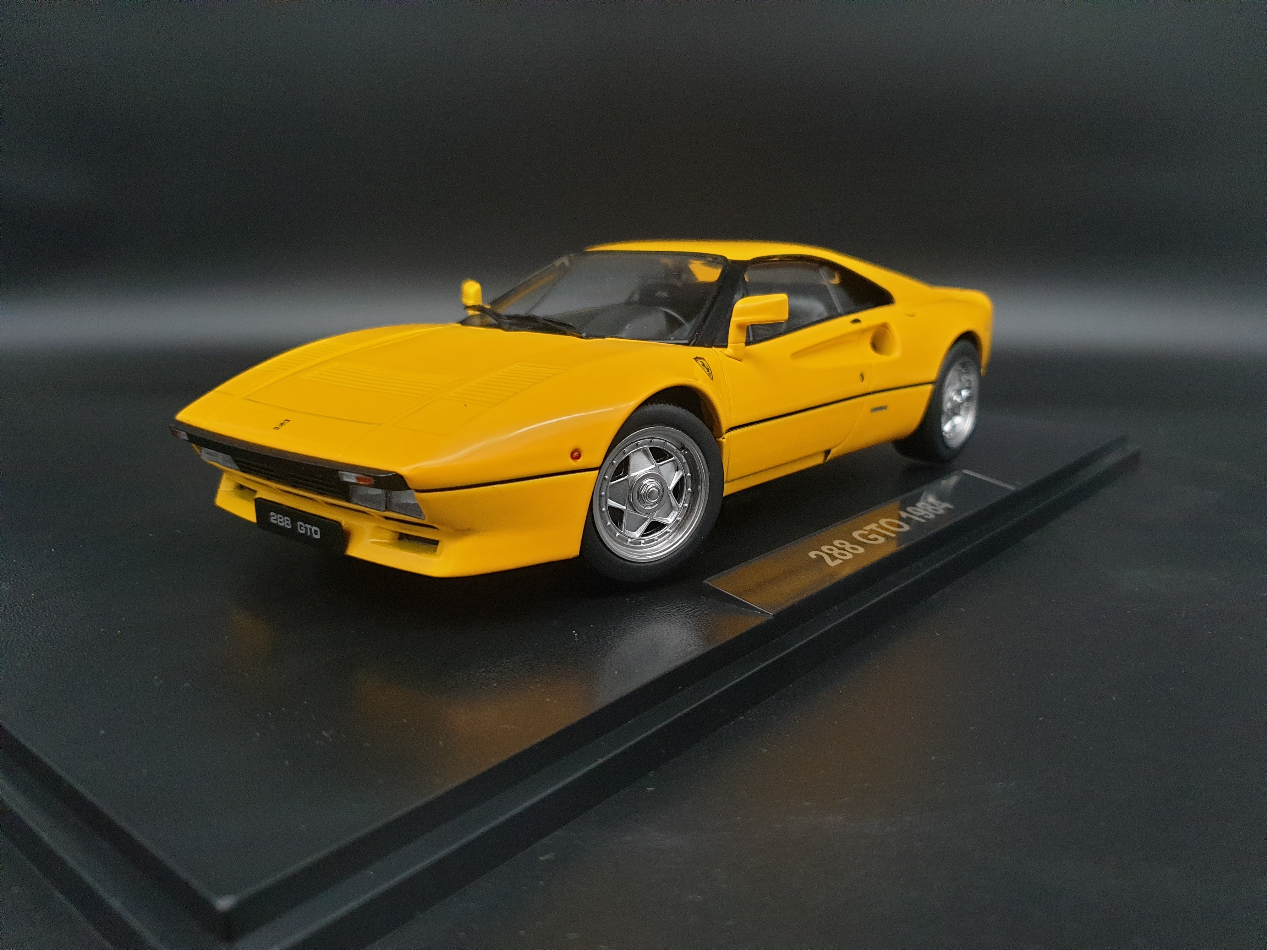 Ferrari 288 GTO 1984 yellow KK Scale Models 1:18 – Project R