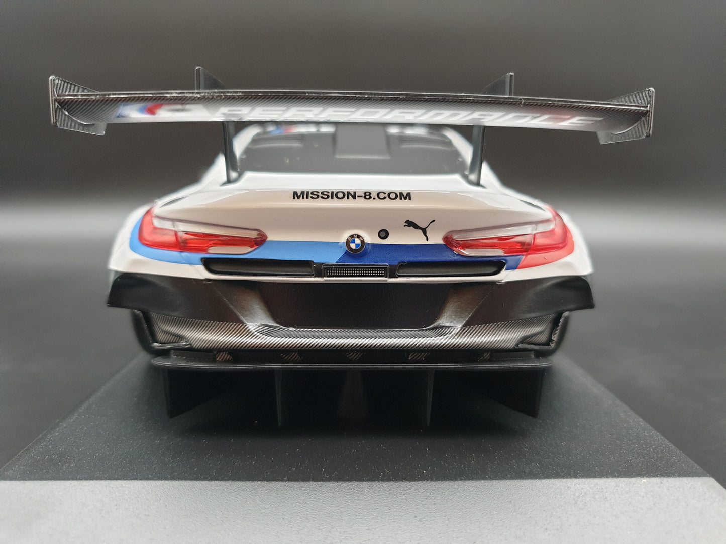 BMW M8 GTE RACING #1 Minichamps 1:18