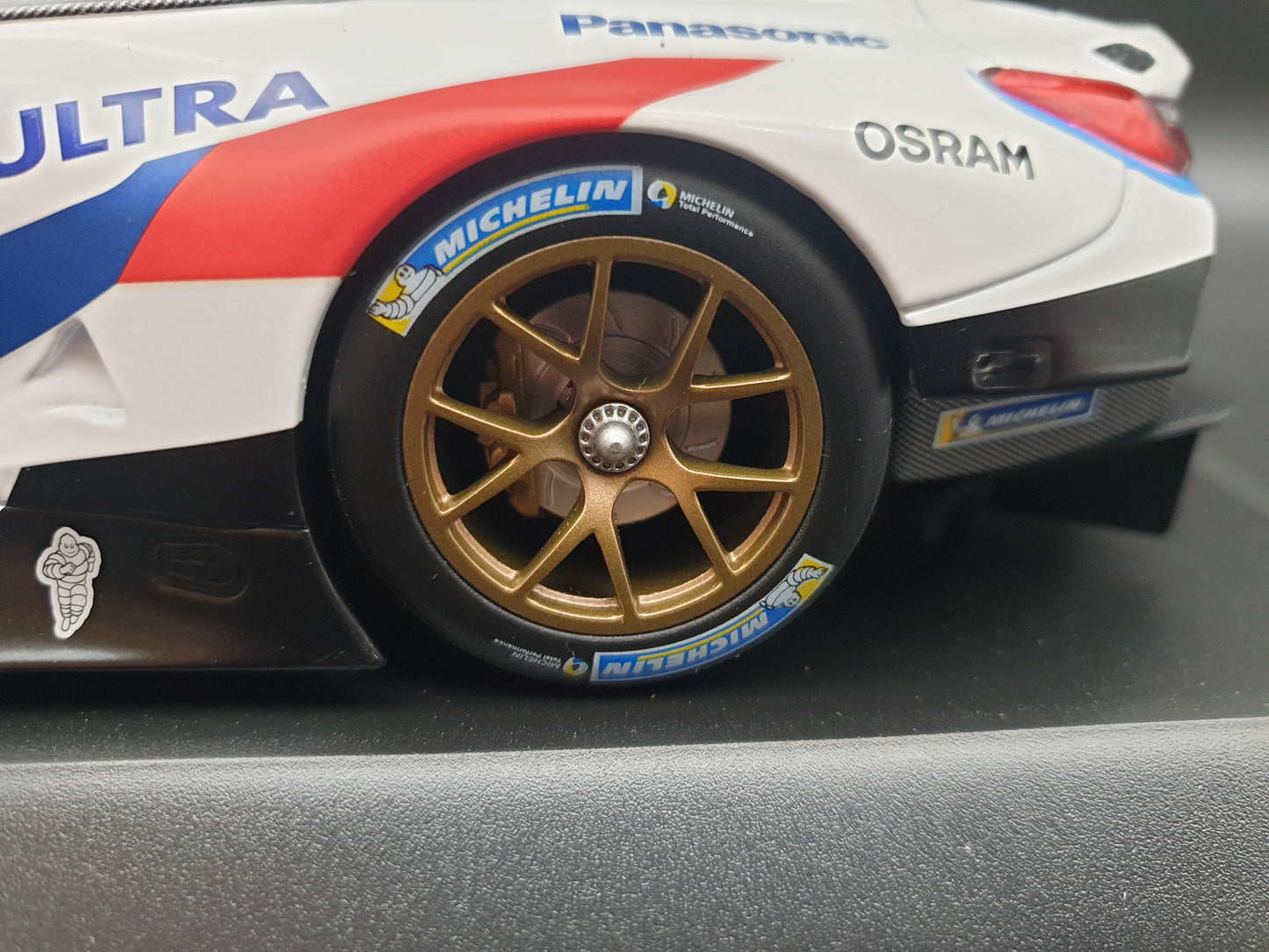 BMW M8 GTE RACING #1 Minichamps 1:18