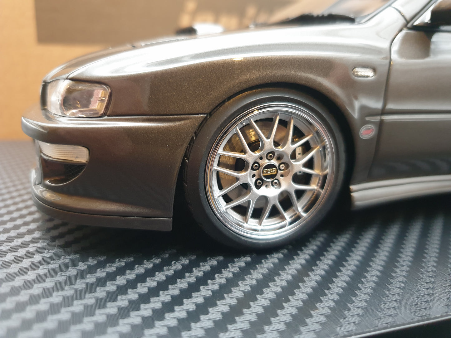 IG3552 SUBARU Impreza WRX Type R Sti Version V (GC8) Gun Metallic Ignition Model 1:18