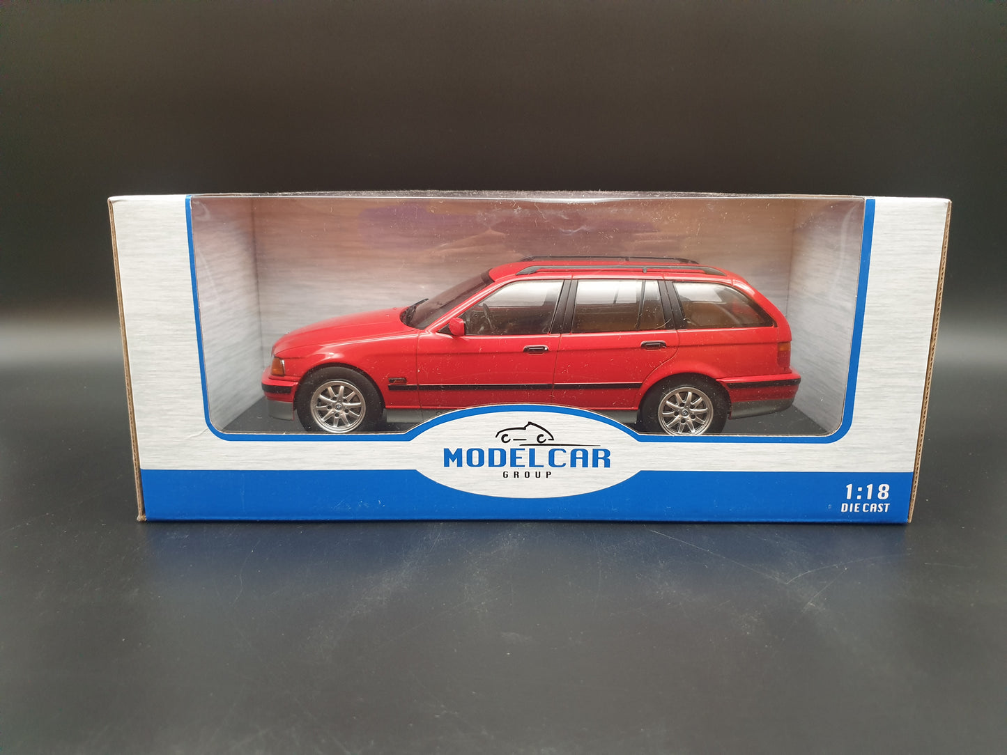 BMW 320i E36 Touring Red ModelCar Group 1:18