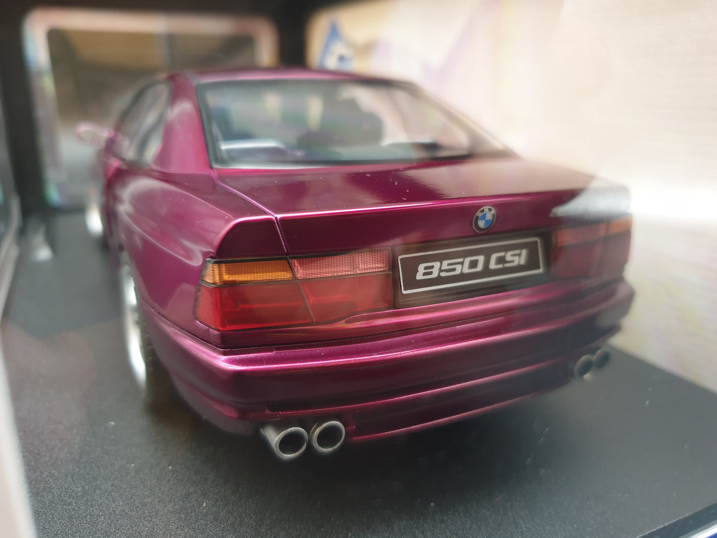 BMW 850 CSI E31 1991 Daytona Violet Solido 1:18