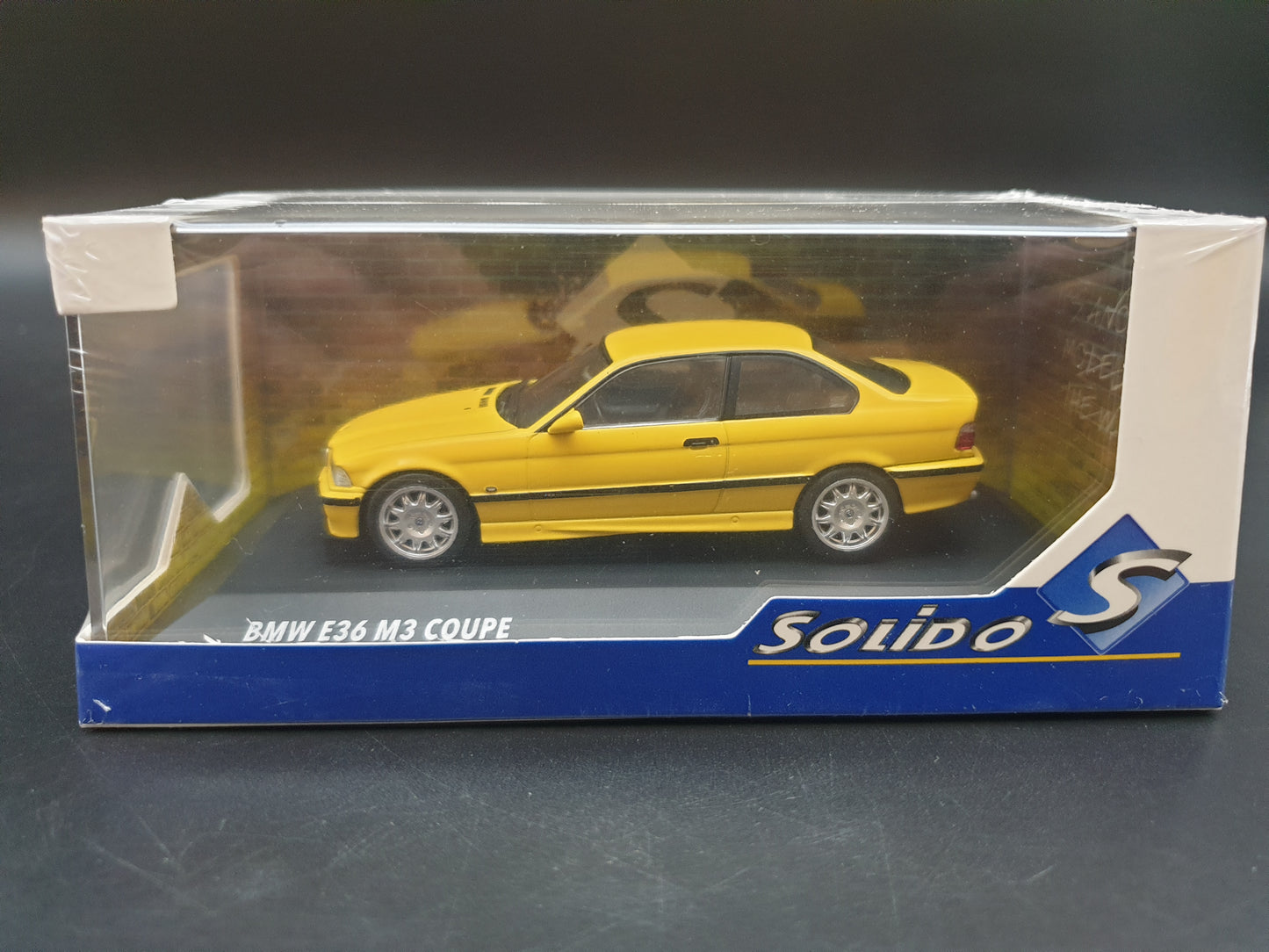 BMW M3 Coupé E36 Dakar Yellow Solido 1:43
