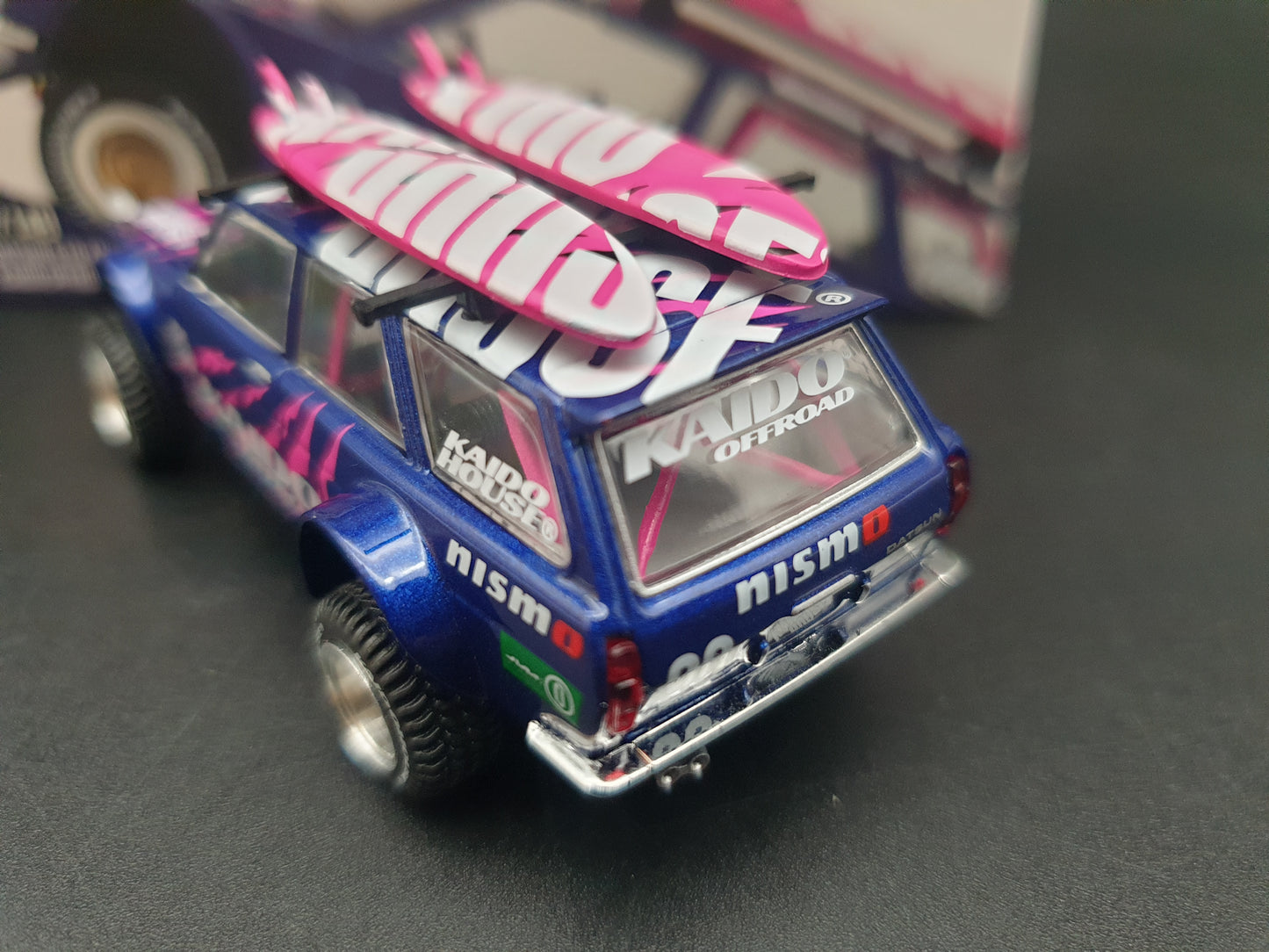 Datsun 510 4x4 Wagon Offroad V2 KAIDO HOUSE Mini GT 1:64