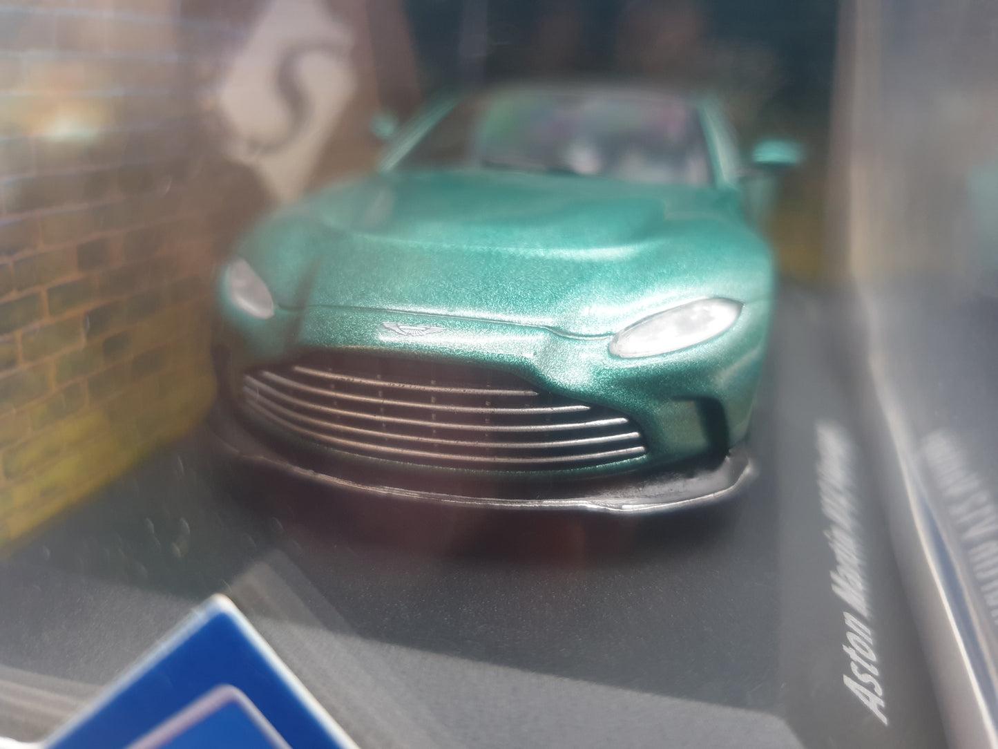 Aston Martin V12 Vantage Green Solido 1:43