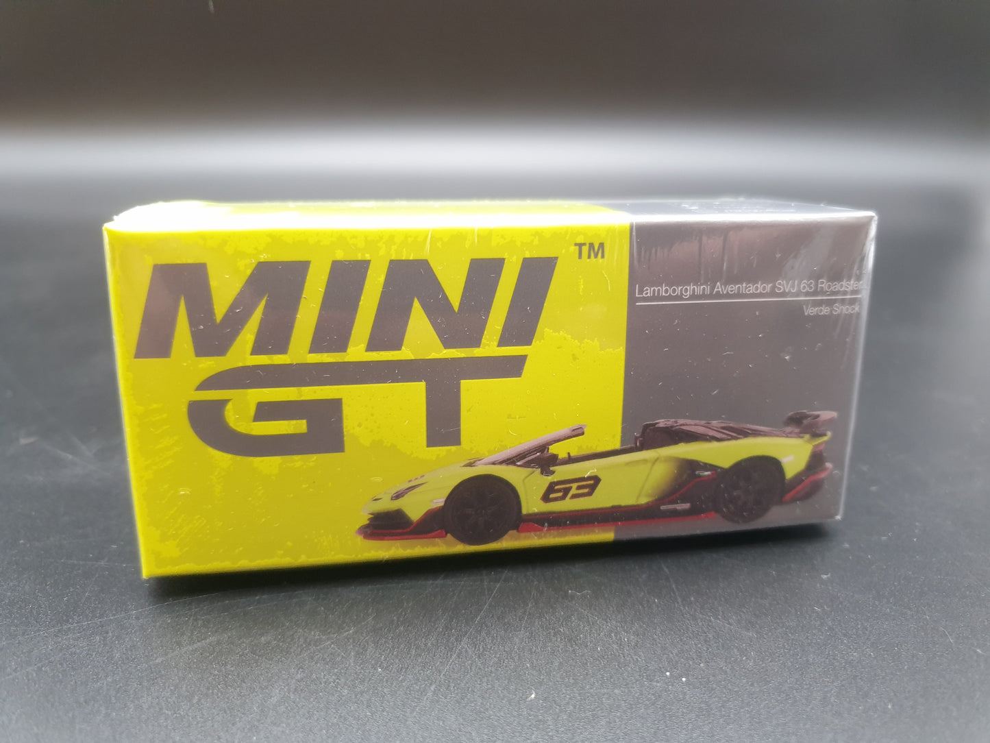 Lamborghini Aventador SVJ 63 Roadster Verde Shock Mini GT 1:64