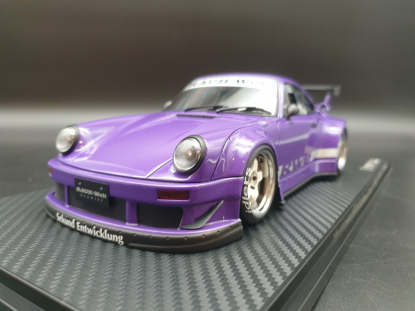 IG3698 RWB 930 Purple Ignition Model 1:18