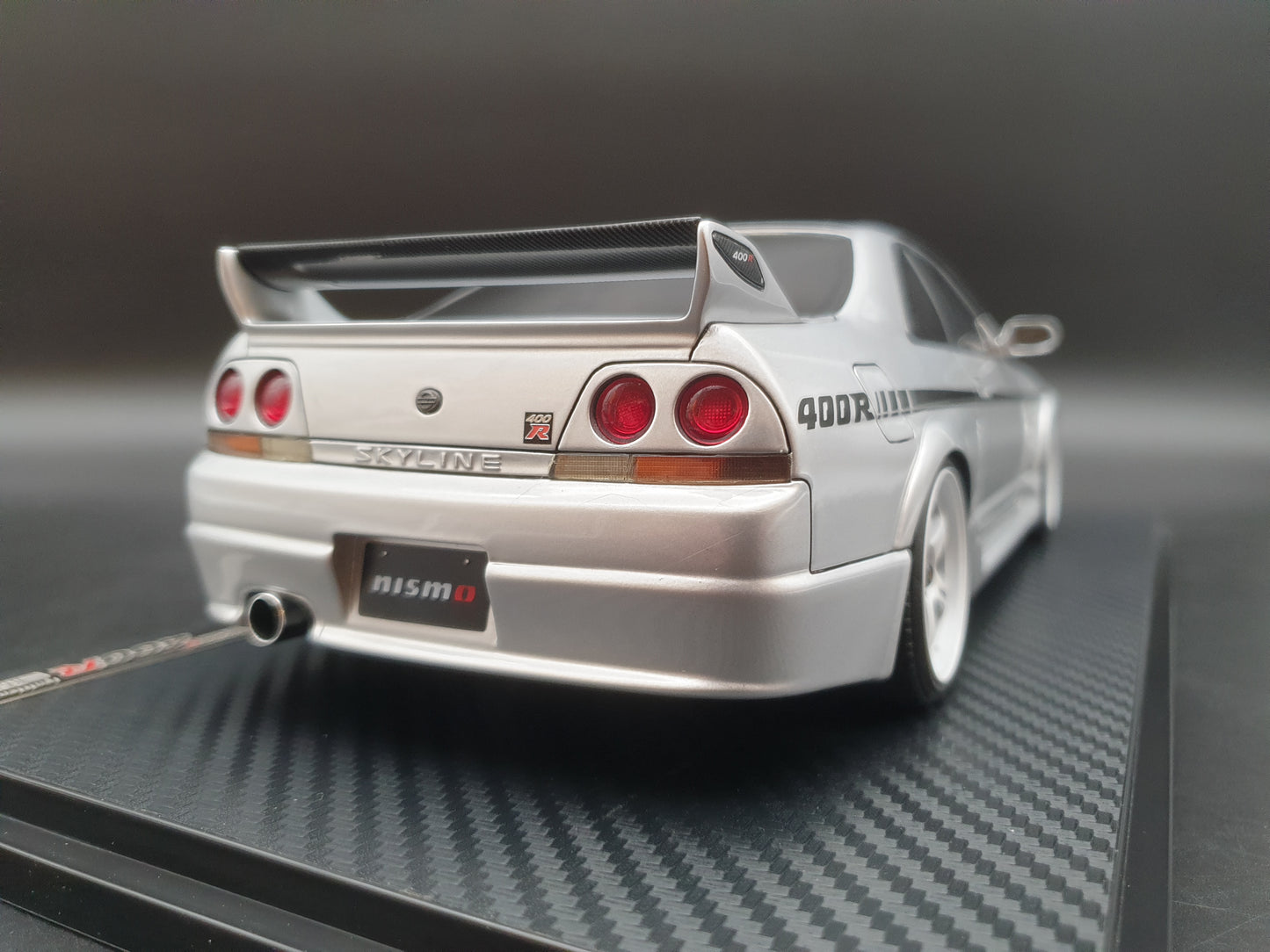 IG3654 NISMO 400R (BCNR33) Silver Ignition Model 1:18