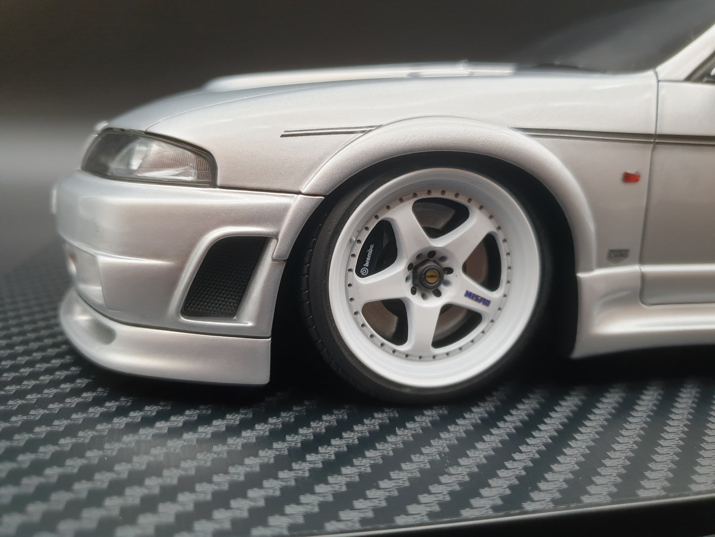 IG3654 NISMO 400R (BCNR33) Silver Ignition Model 1:18