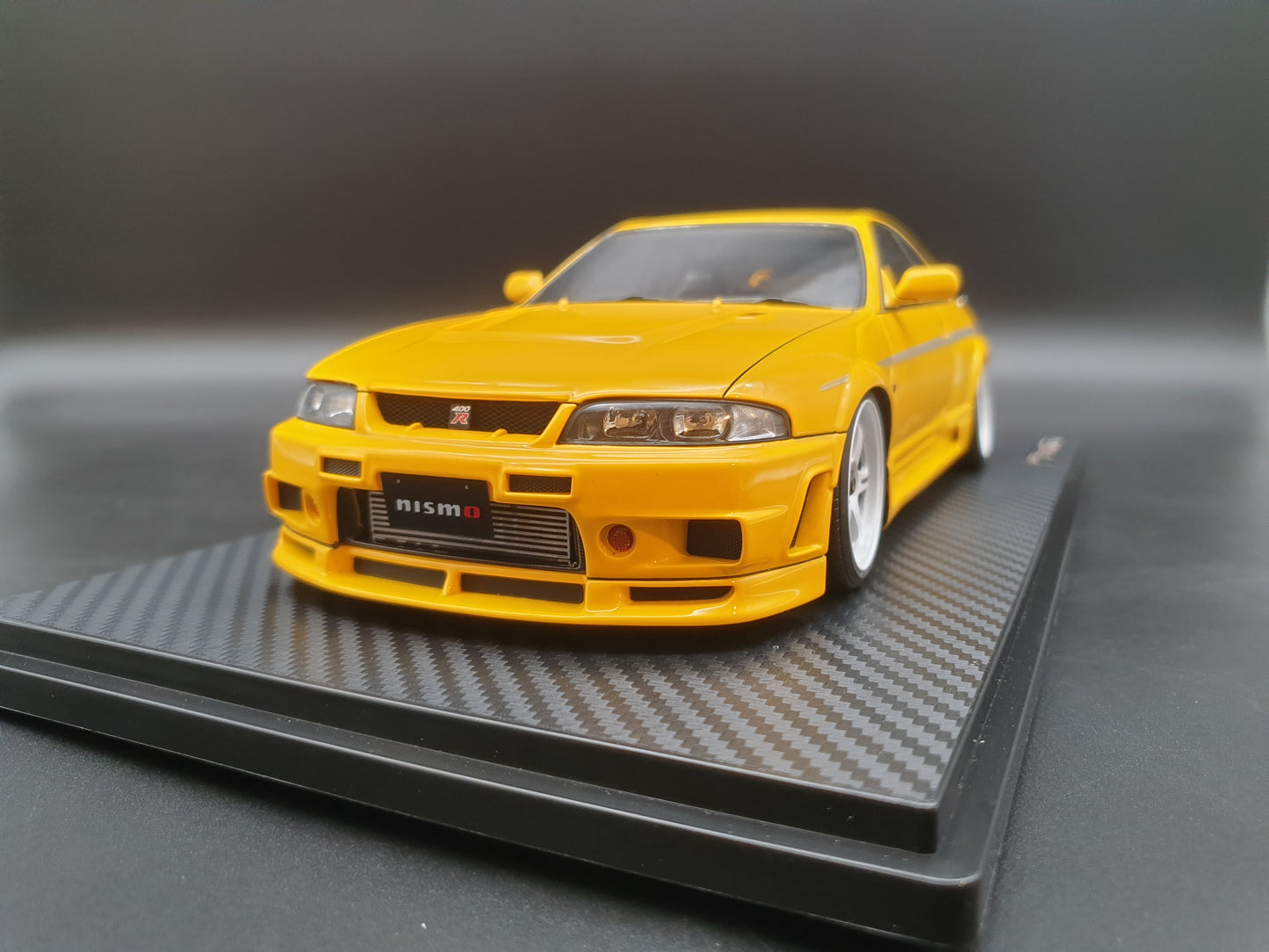 IG3658 NISMO 400R (BCNR33) Yellow Ignition Model 1:18