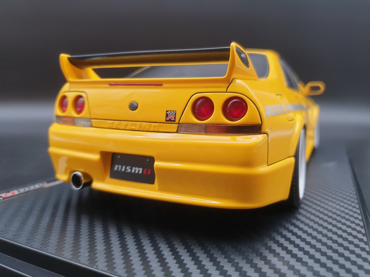 IG3658 NISMO 400R (BCNR33) Yellow Ignition Model 1:18
