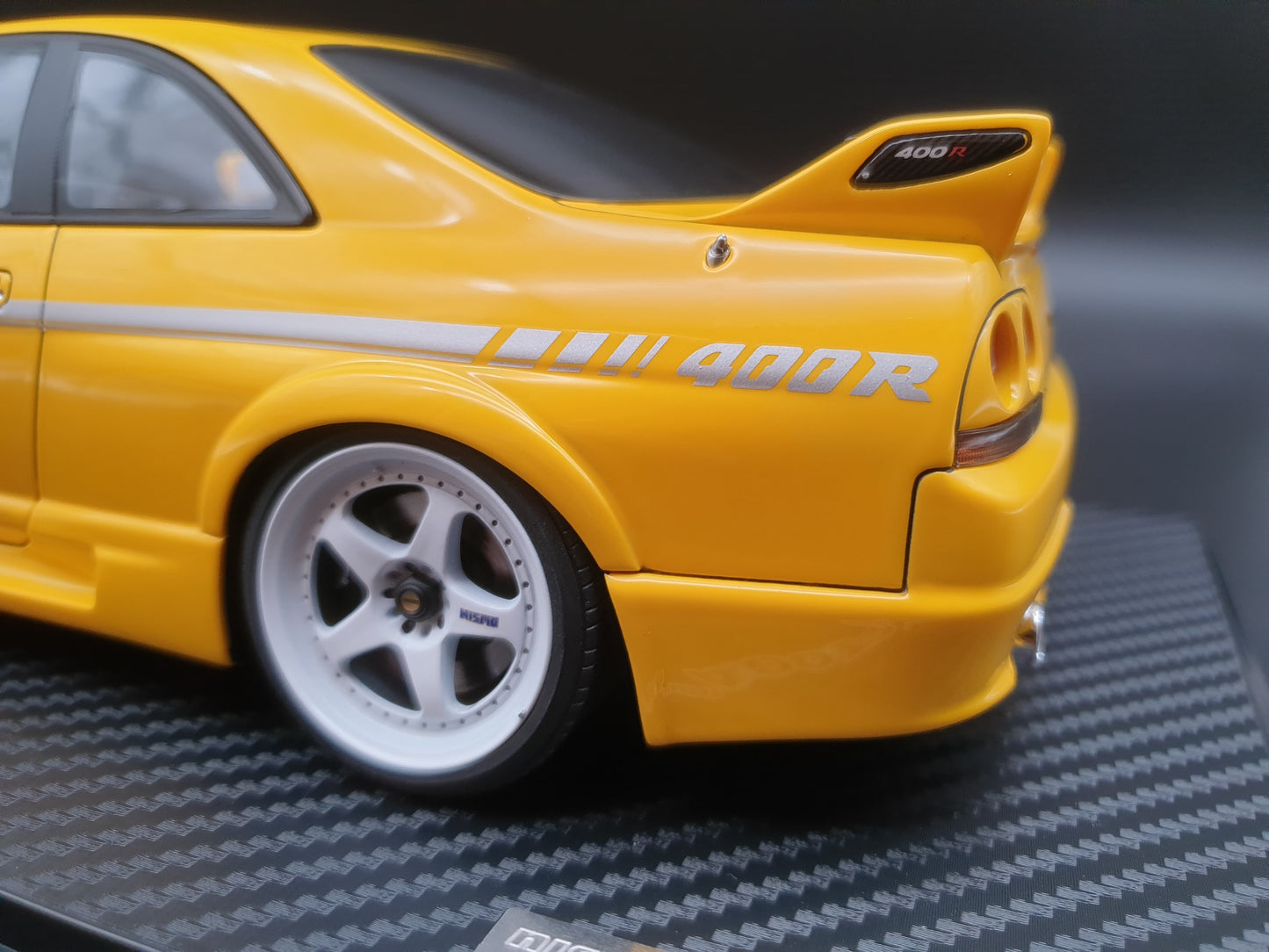 IG3658 NISMO 400R (BCNR33) Yellow Ignition Model 1:18