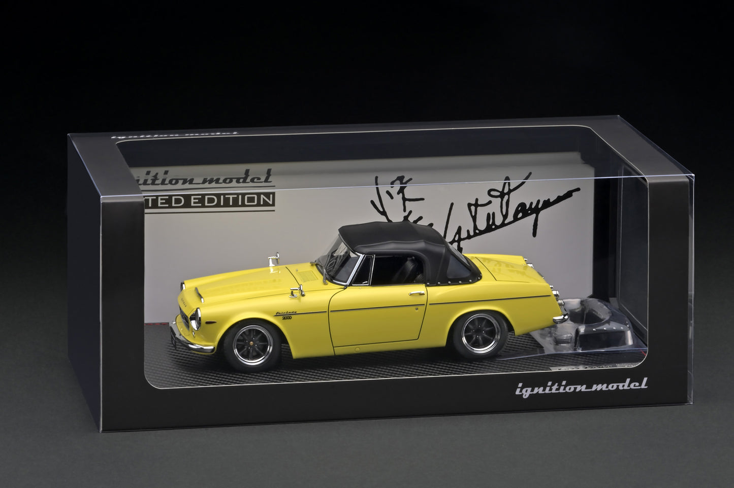 Datsun Fairlady 2000 (SR311) avec moteur U20 Ignition Model 1:18