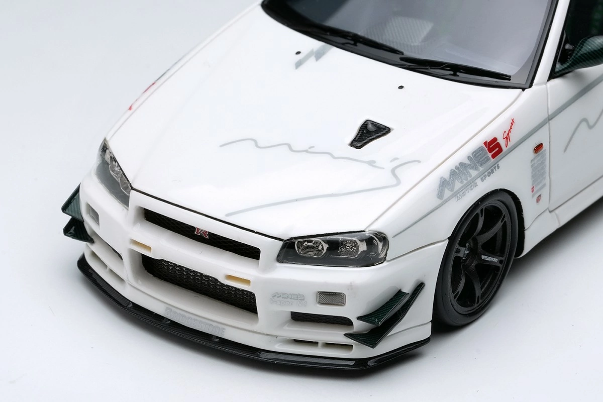 Miniature Nissan Skyline GT-R R34 - Mine's EM760 - Scale 1:18