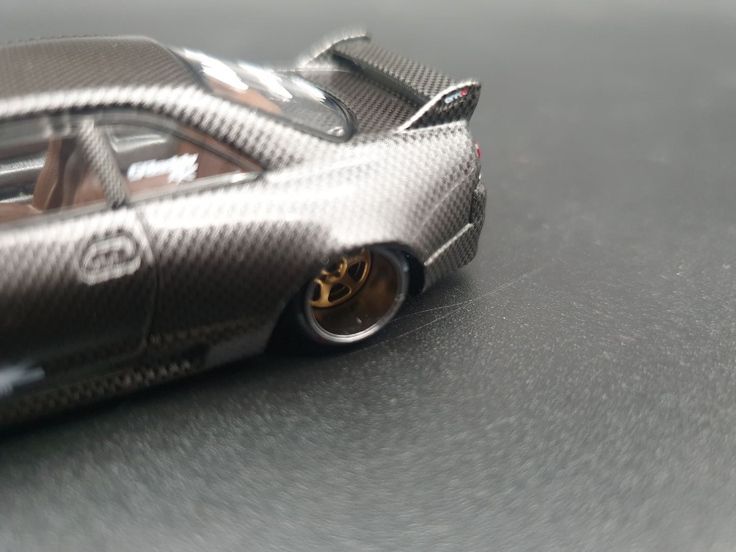 Nissan Skyline GT-R R33 Active Carbon R V1 KAIDO HOUSE Mini GT 1:64