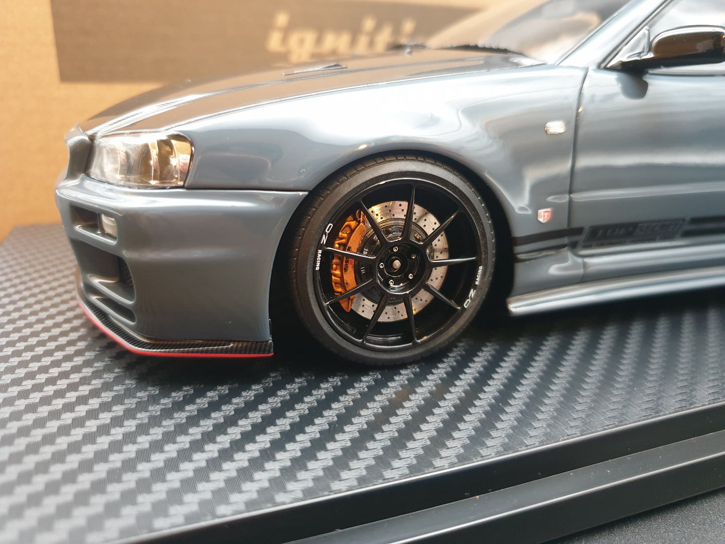 IG3639 TOP SECRET 34GT-R (BNR34) Stealth Gray Ignition Model 1:18