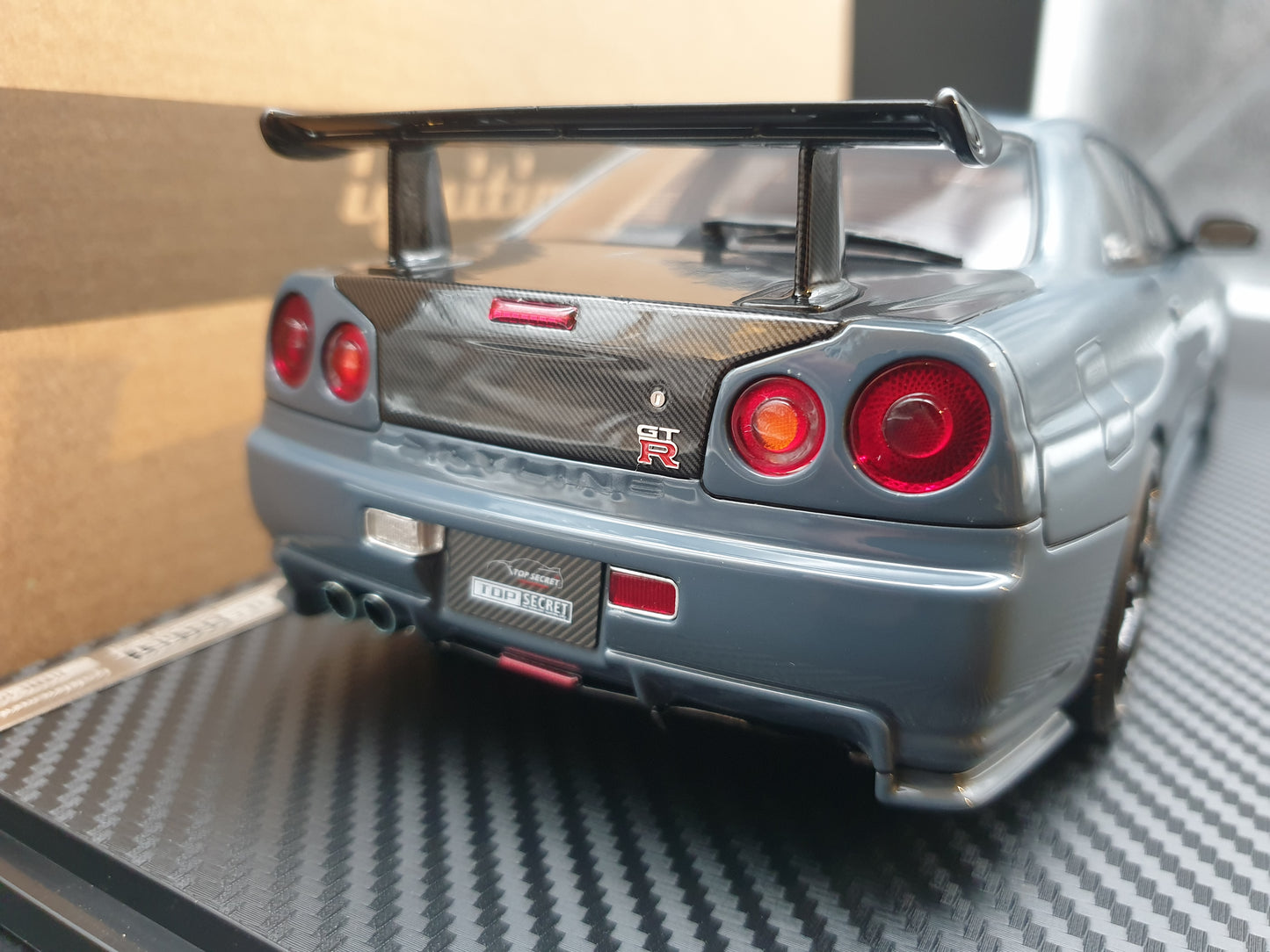 IG3639 TOP SECRET 34GT-R (BNR34) Stealth Gray Ignition Model 1:18