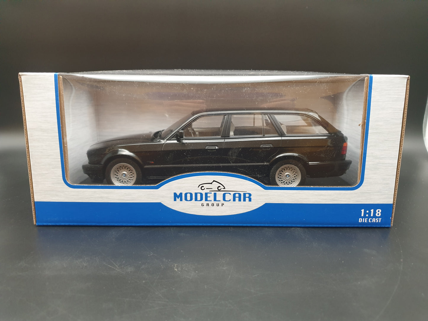 BMW 540i E34 Touring 1991 Black ModelCar Group 1:18