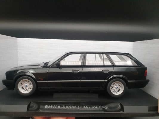 BMW 540i E34 Touring 1991 Black ModelCar Group 1:18