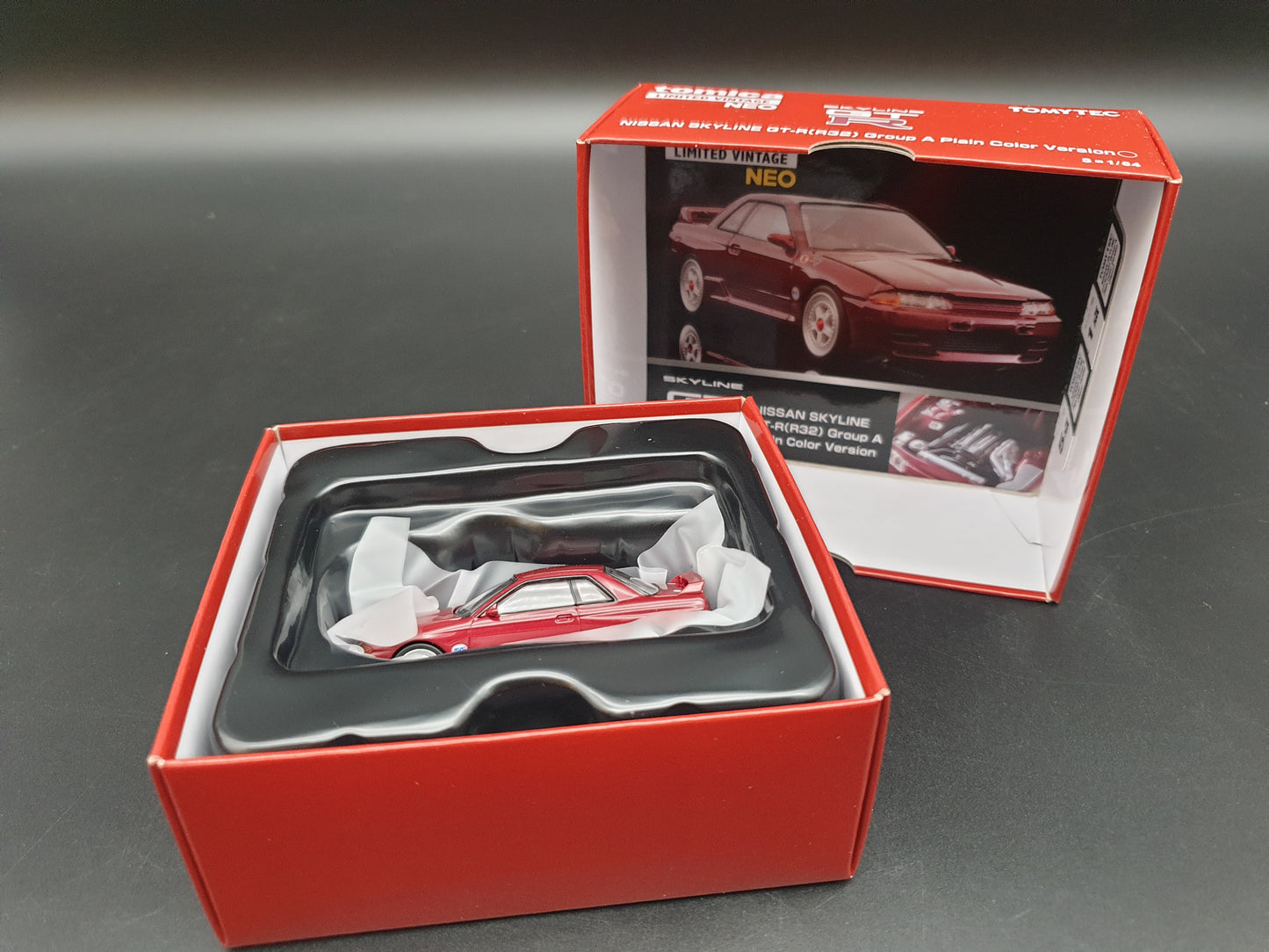 Nissan Skyline GT-R R32 Group A Plain Body Tomica Limited Vintage NEO 1:64