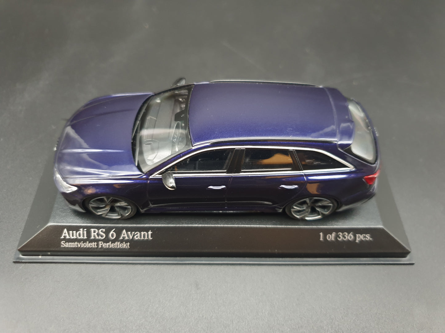 Audi RS6 Avant 2019 Violet metallic Minichamps 1:43