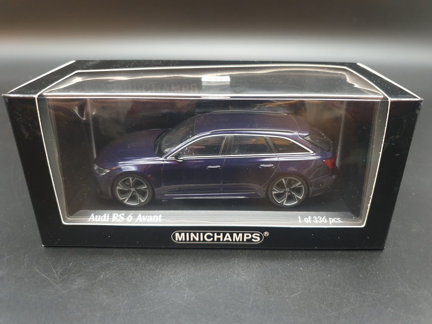 Audi RS6 Avant 2019 Violet metallic Minichamps 1:43