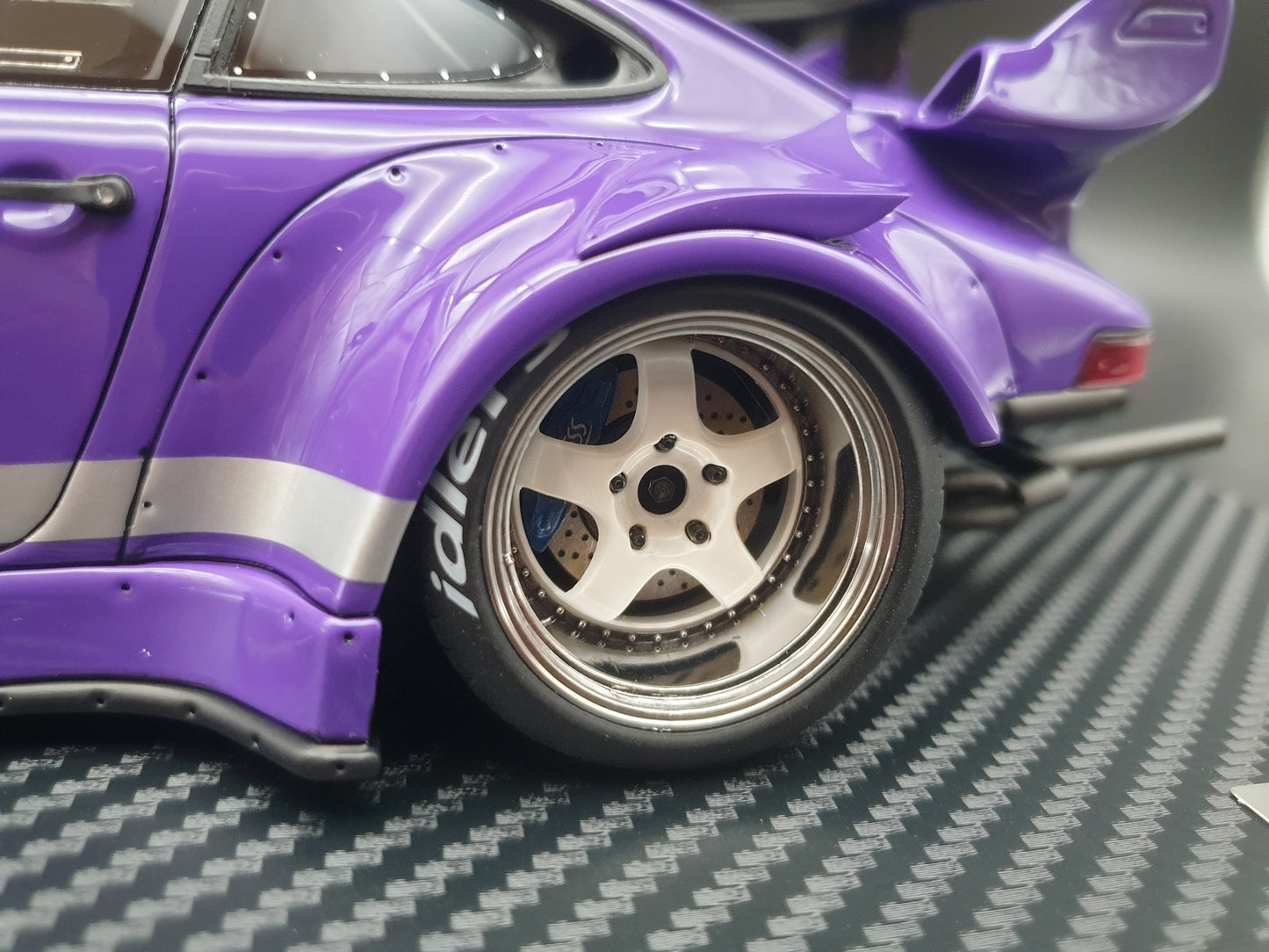 IG3698 RWB 930 Purple Ignition Model 1:18