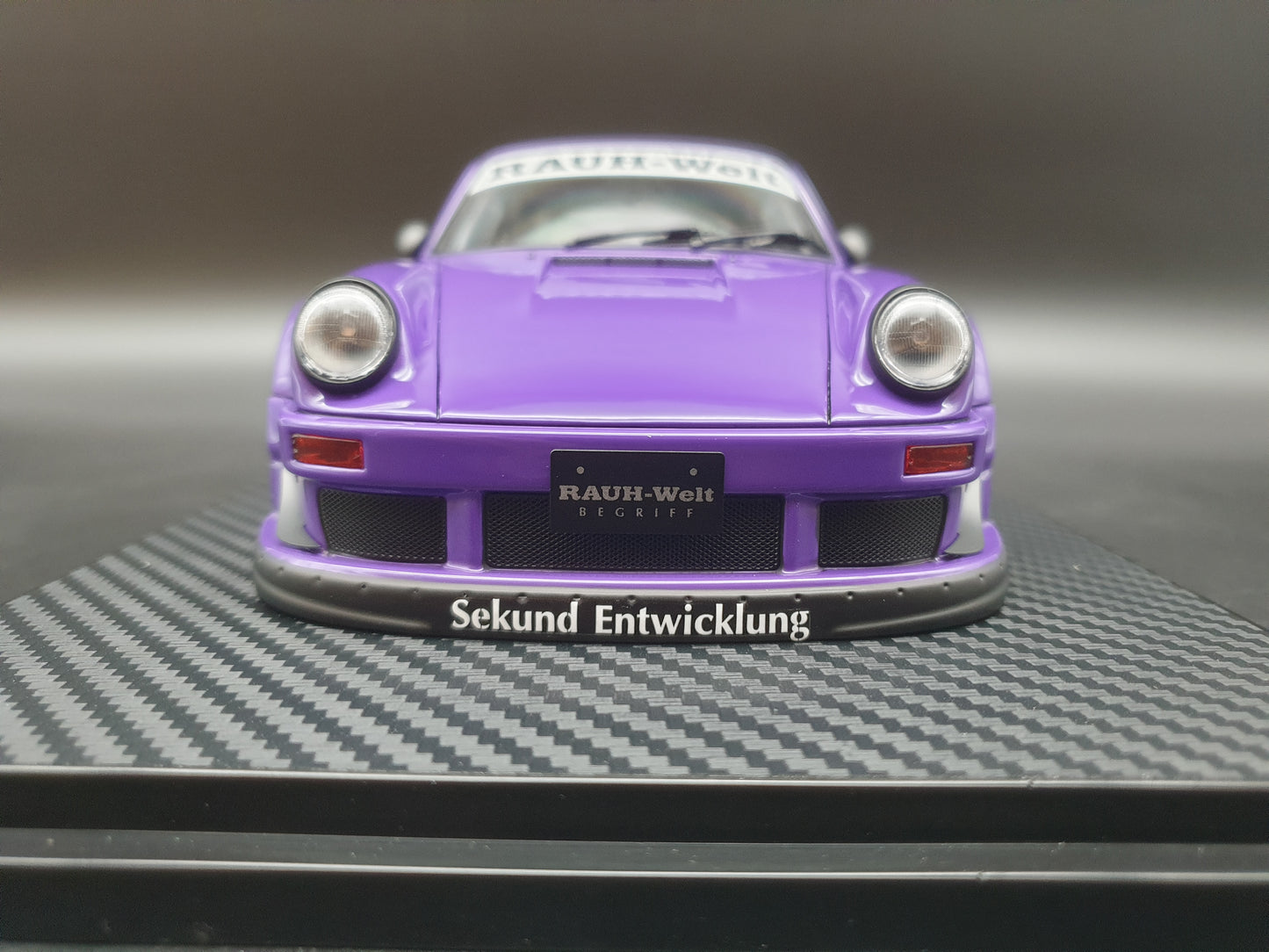 IG3698 RWB 930 Purple Ignition Model 1:18