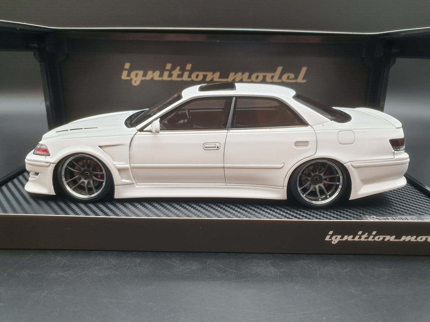 IG3576 Toyota Chaser VERTEX JZX100 MARK-II White Ignition Model 1:18