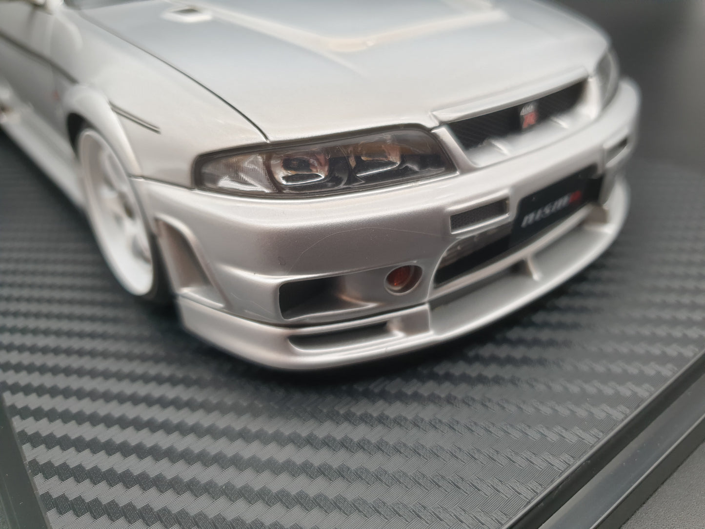 IG3654 NISMO 400R (BCNR33) Silver Ignition Model 1:18