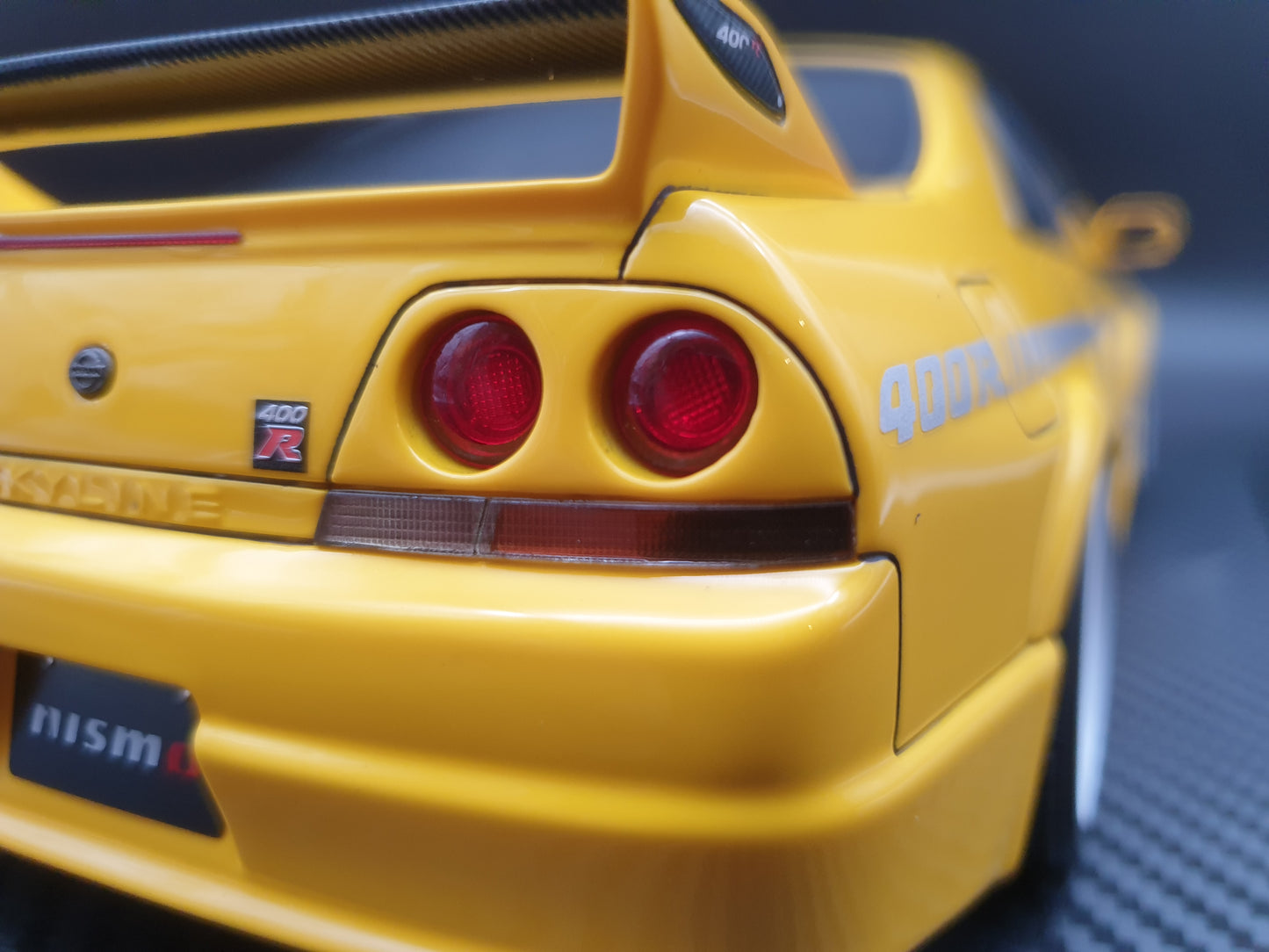 IG3658 NISMO 400R (BCNR33) Yellow Ignition Model 1:18